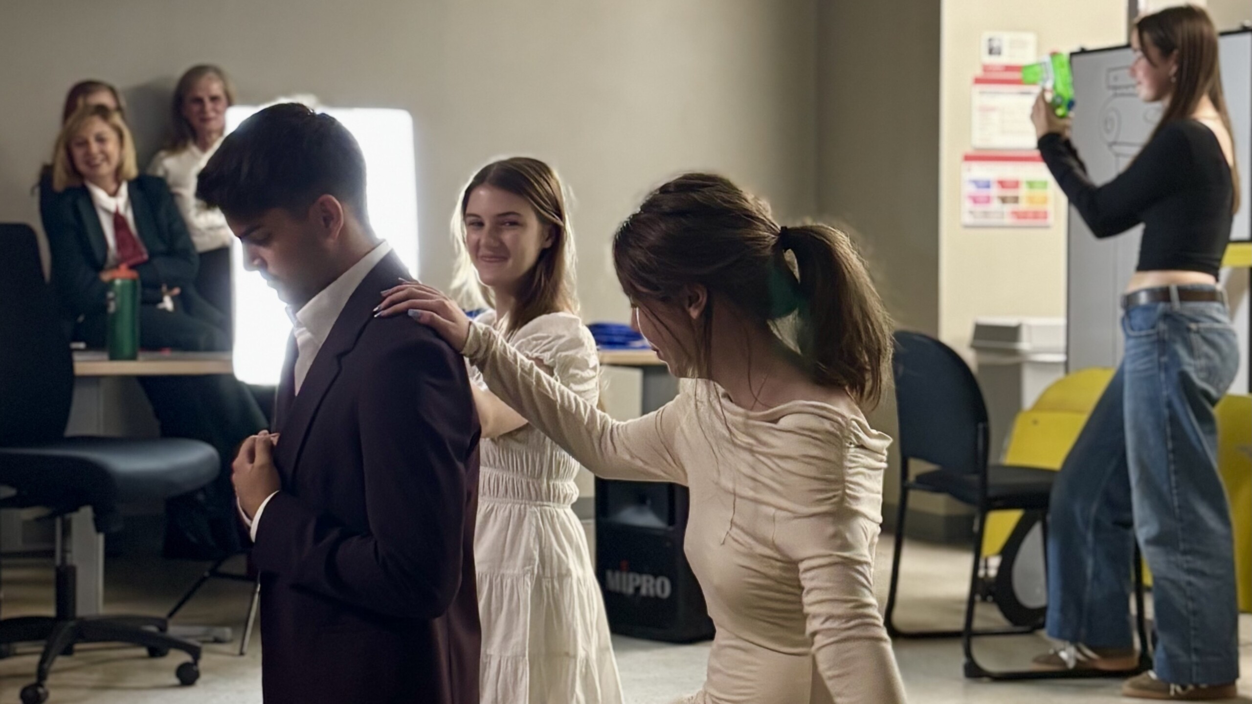 Students performing during Italofonia