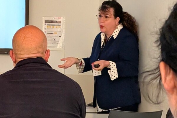 Image of Janett presenting in Salamanca, Spain