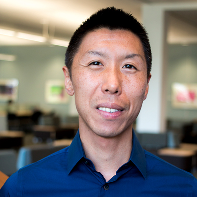 A photo of Associate Professor Kenta Asakura