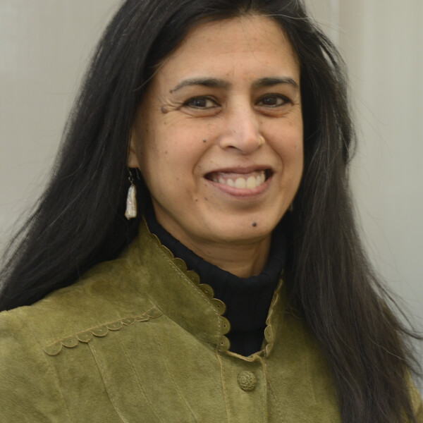 Portrait of Gitanjali Adlakha-Hutcheon.