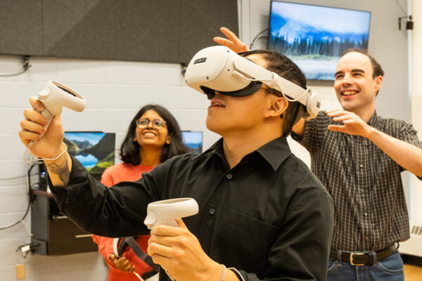 Students and Instructor using VR in the Experiential Learning Hub