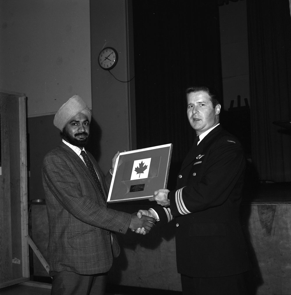 A Sikh man receiving citation as the 2000th refugee, Longue Pointe, 27 October 1972.